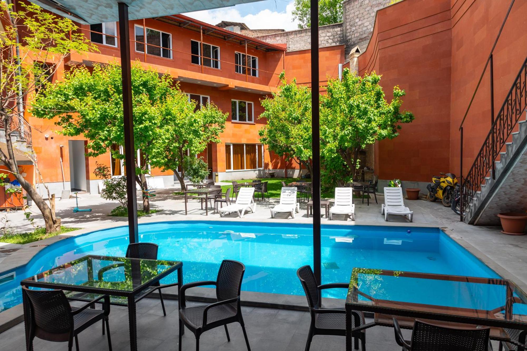 Red Hotel Ереван Экстерьер фото